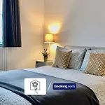 Spacious Detached Highfield House By Your Stay Solutions Short Lets & Serviced Accommodation Southampton Free Parking
