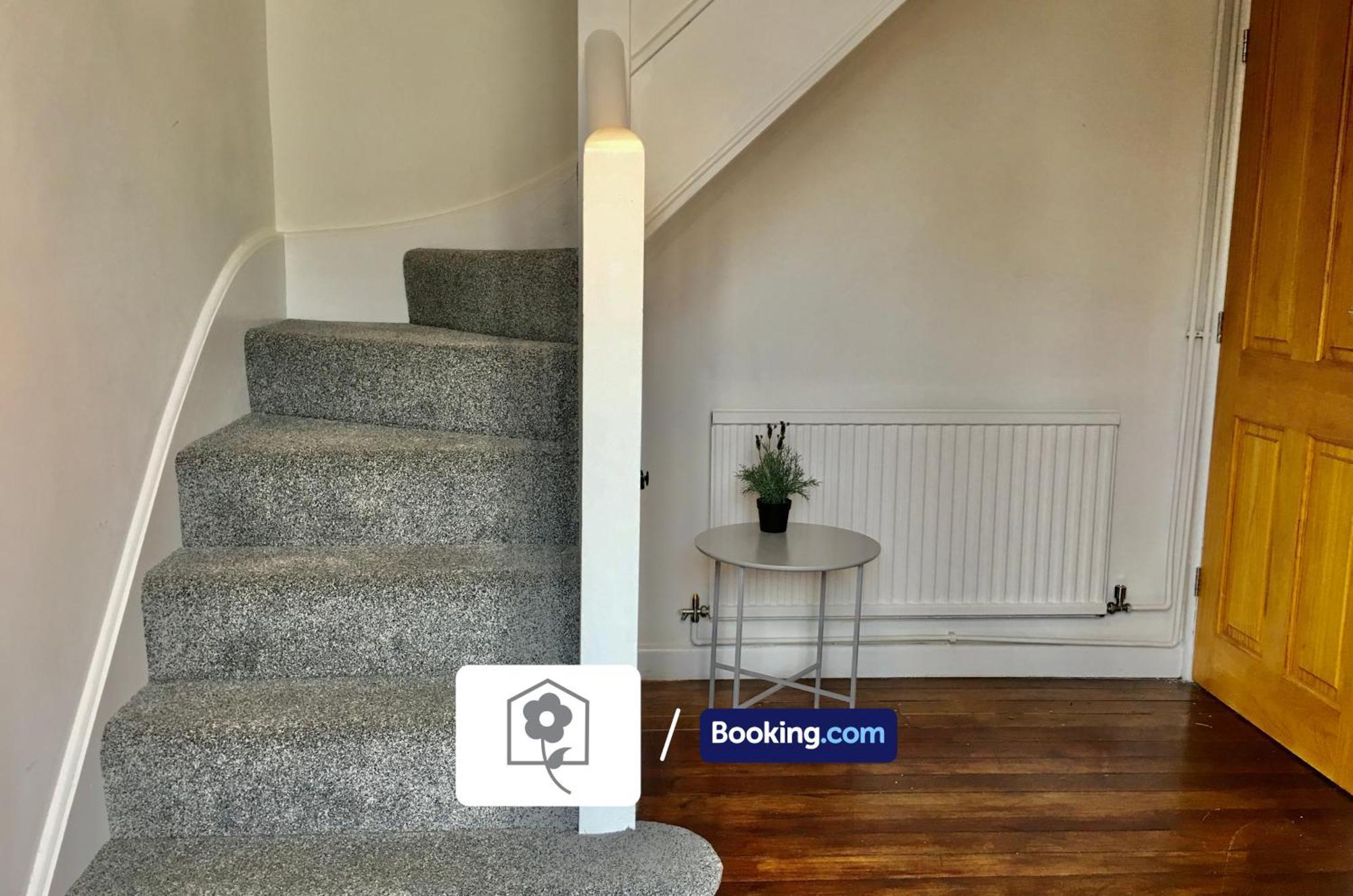 Highfield House: Spacious Detached With Free Parking Holiday home Southampton